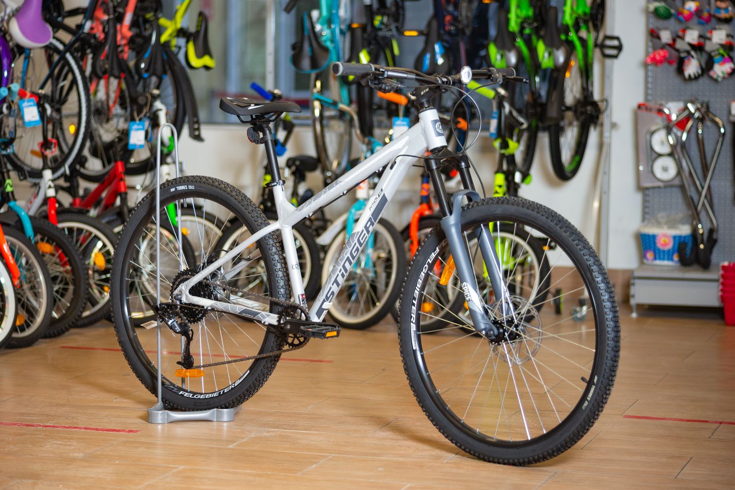 Stinger Python Evo 27,5" (2020), рама 18" (165-175 см), серый Stinger Python Evo 27,5" (2020), рама 18" (165-175 см), серый