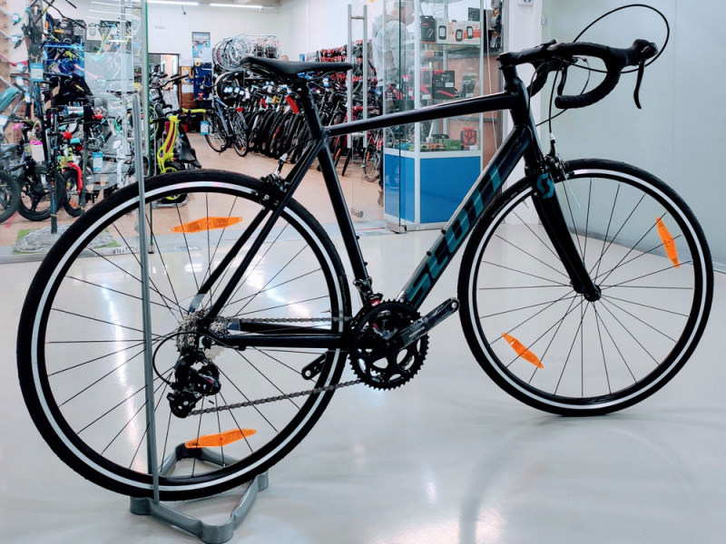 Шоссейный велосипед для начинающих: SCOTT Speedster 50 (2022) Шоссейный велосипед для начинающих: SCOTT Speedster 50 (2022)