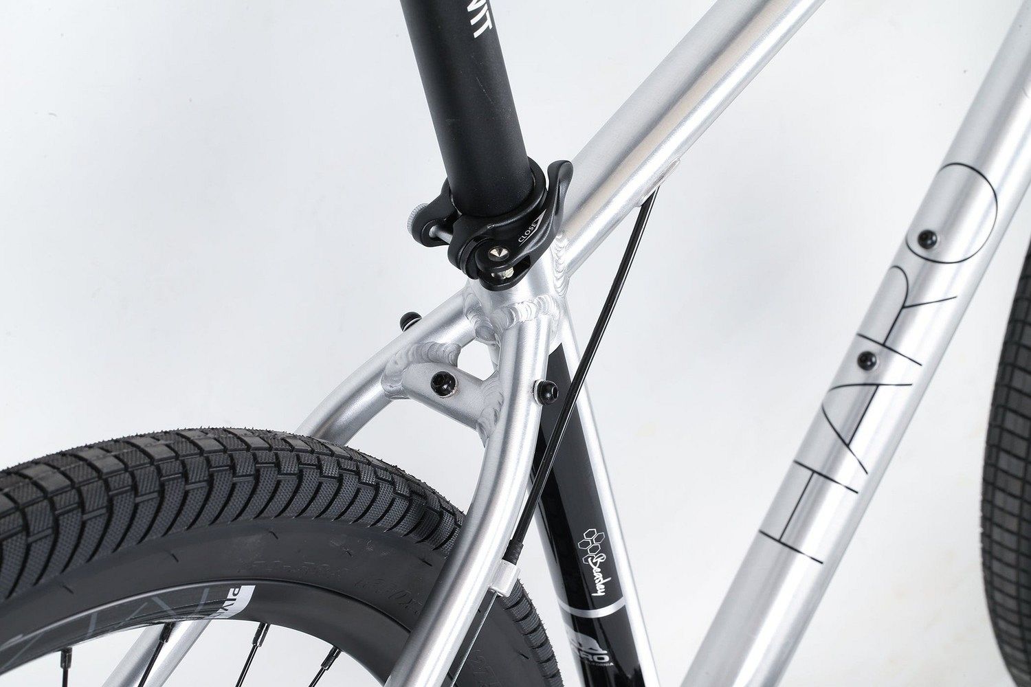 Велосипед Haro Beasley DLX 27.5 (2021), рама 21" (185-195 см), серебристый Велосипед Haro Beasley DLX 27.5 (2021), рама 21" (185-195 см), серебристый