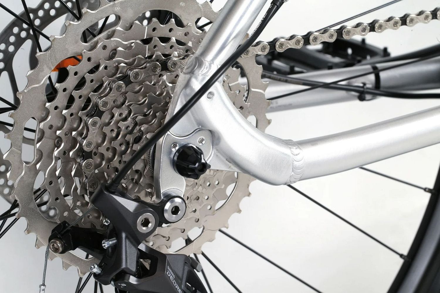 Велосипед Haro Beasley DLX 27.5 (2021), рама 17" (165-175 см), серебристый Велосипед Haro Beasley DLX 27.5 (2021), рама 17" (165-175 см), серебристый