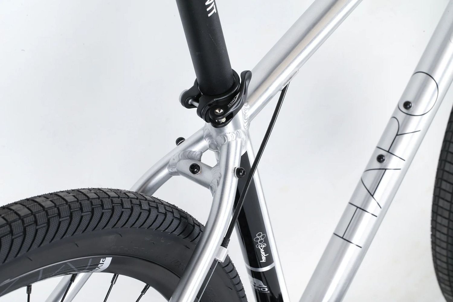 Велосипед Haro Beasley DLX 27.5 (2021), рама 17" (165-175 см), серебристый Велосипед Haro Beasley DLX 27.5 (2021), рама 17" (165-175 см), серебристый