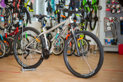 Велосипед Stinger Zeta Pro 29" (2018), рама 18" (165-175 см), серебристый Велосипед Stinger Zeta Pro 29" (2018), рама 18" (165-175 см), серебристый