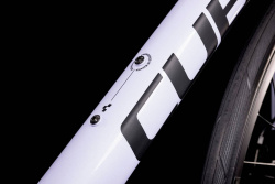 Велосипед Cube Axial WS 28" (2022), рама 47 см (155-165 см), белый